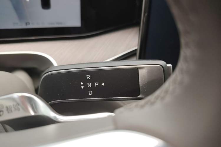 Used Denza N9 2025 Flagship Model Gear Lever