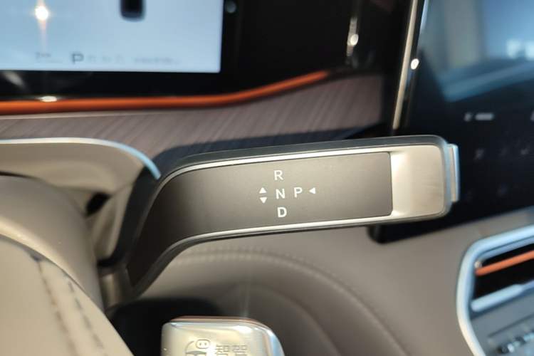 Used Denza N9 2025 Flagship Model Gear Lever