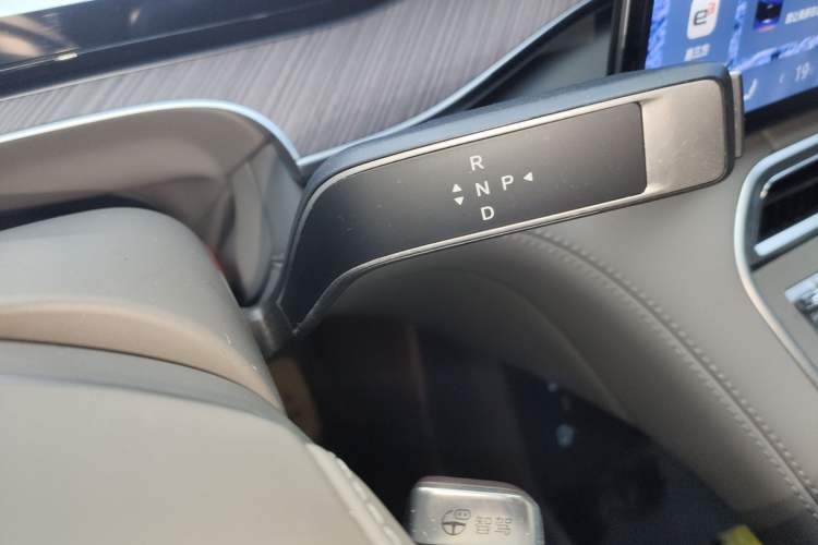 Used Denza N9 2025 Flagship Model Gear Lever