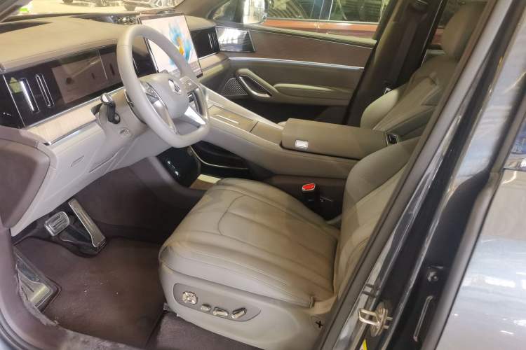 Used Denza N9 2025 Prestige Version Interior 1