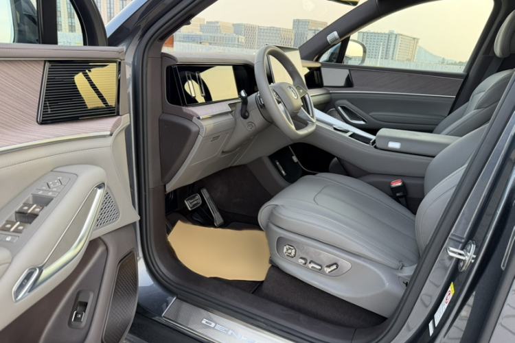 Used Denza N9 2025 Prestige Version Interior 4