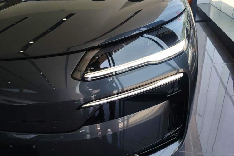 Used Denza N9 2025 Flagship Model Left Front Headlight