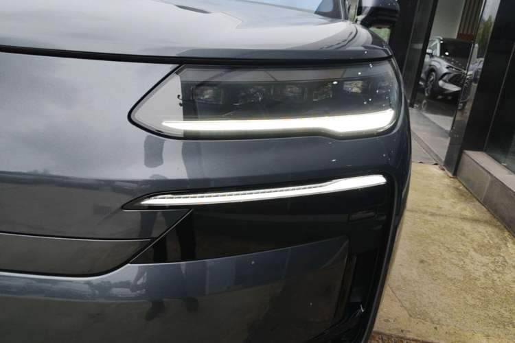 Used Denza N9 2025 Flagship Model Left Front Headlight