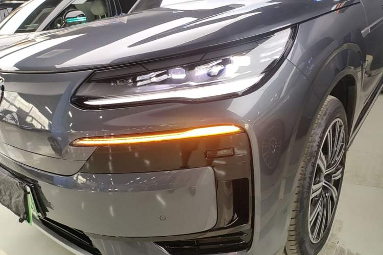 Used Denza N9 2025 Prestige Version Left Front Headlight