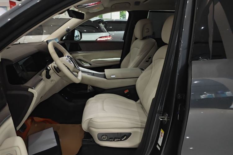 Used Denza N9 2025 Flagship Model Left Front Seat