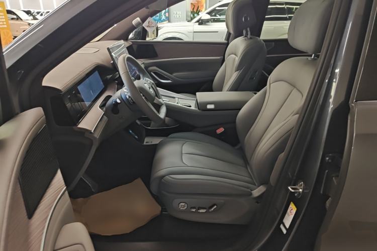 Used Denza N9 2025 Flagship Model Left Front Seat