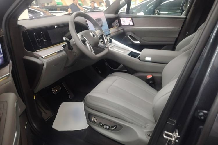 Used Denza N9 2025 Flagship Model Left Front Seat