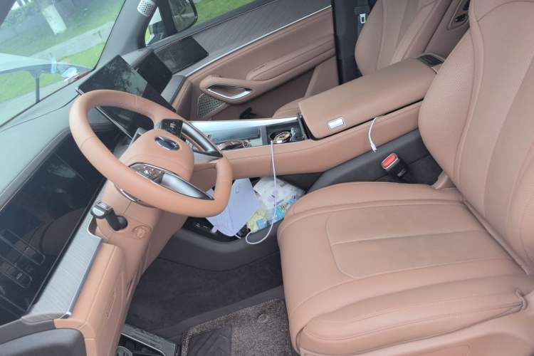 Used Denza N9 2025 Flagship Model Left Front Seat