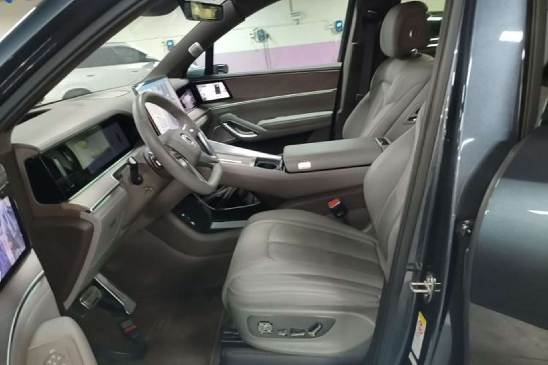 Used Denza N9 2025 Flagship Model Left Front Seat