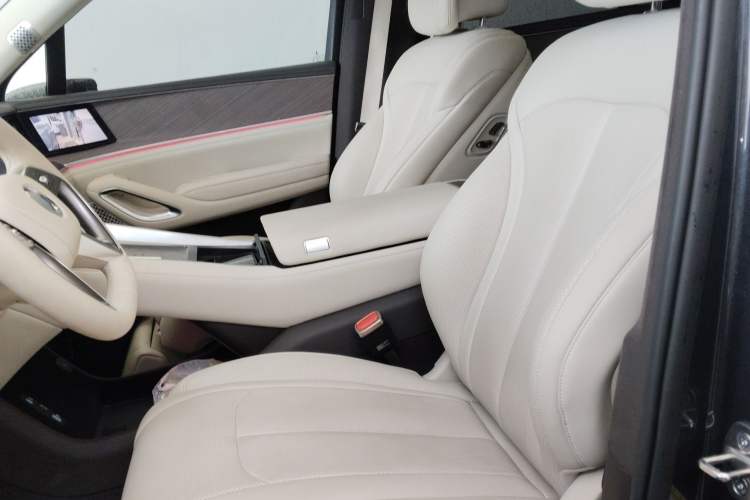 Used Denza N9 2025 Flagship Model Left Front Seat