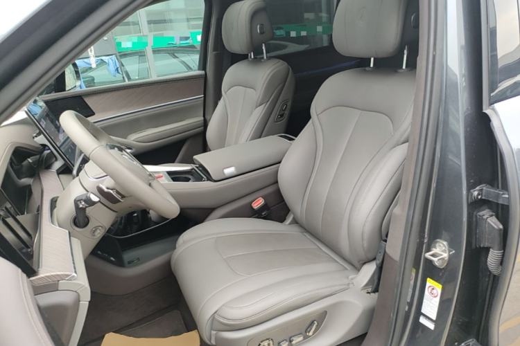 Used Denza N9 2025 Flagship Model Left Front Seat