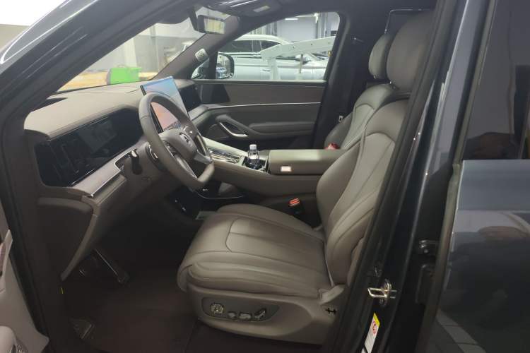 Used Denza N9 2025 Flagship Model Left Front Seat