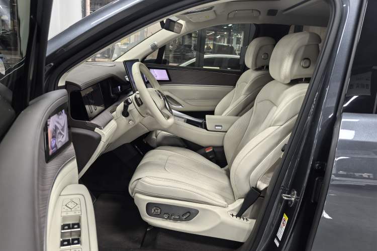 Used Denza N9 2025 Flagship Model Left Front Seat
