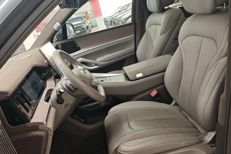 Used Denza N9 2025 Flagship Model Left Front Seat