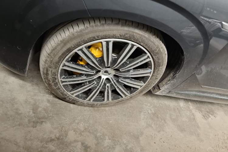 Used Denza N9 2025 Prestige Version Left Front Wheel Hub