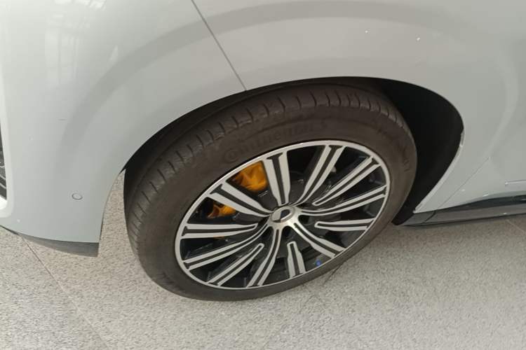 Used Denza N9 2025 Flagship Model Left Front Wheel Hub