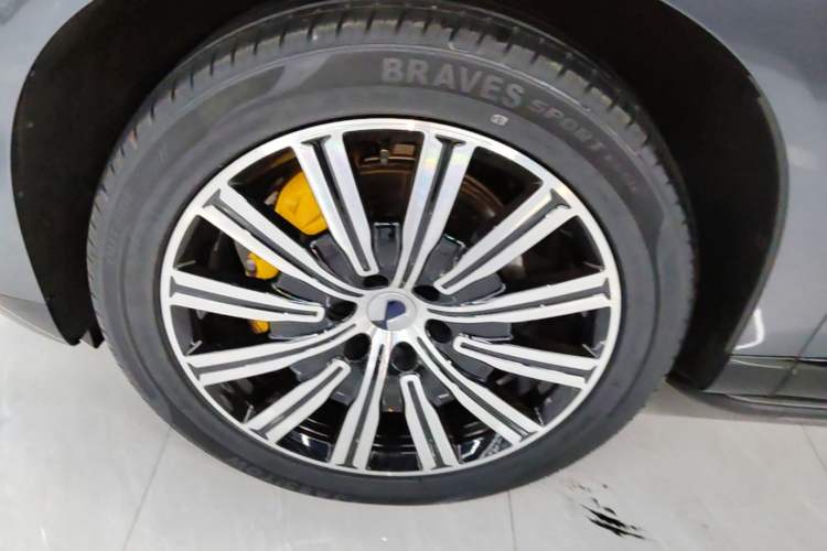 Used Denza N9 2025 Prestige Version Left Front Wheel Hub