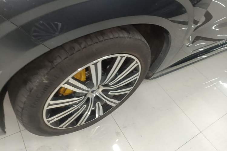 Used Denza N9 2025 Flagship Model Left Front Wheel Hub