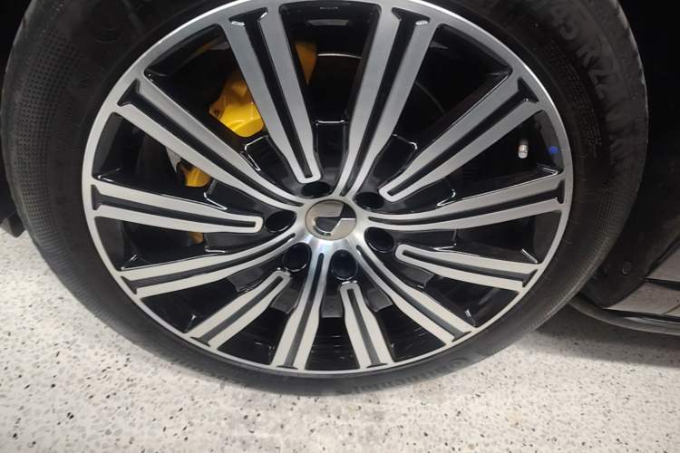 Used Denza N9 2025 Flagship Model Left Front Wheel Hub