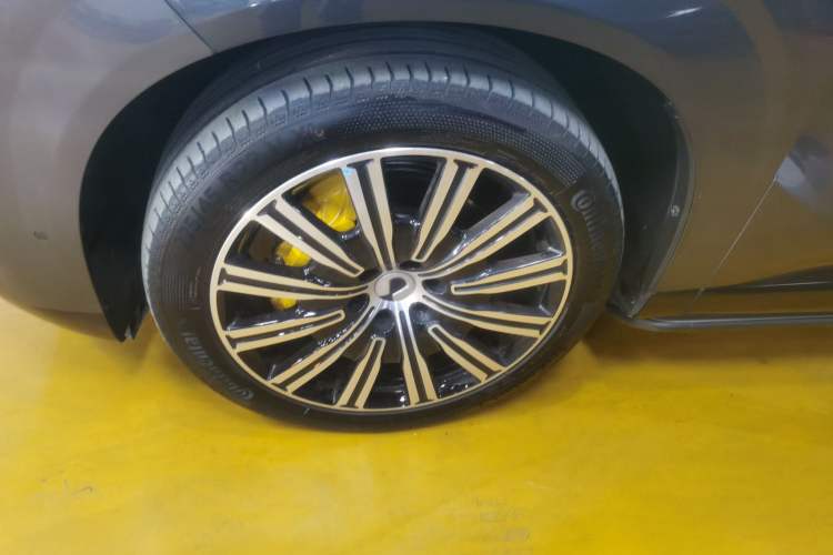 Used Denza N9 2025 Flagship Model Left Front Wheel Hub