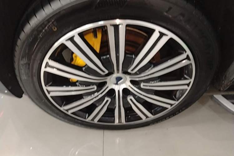 Used Denza N9 2025 Flagship Model Left Front Wheel Hub