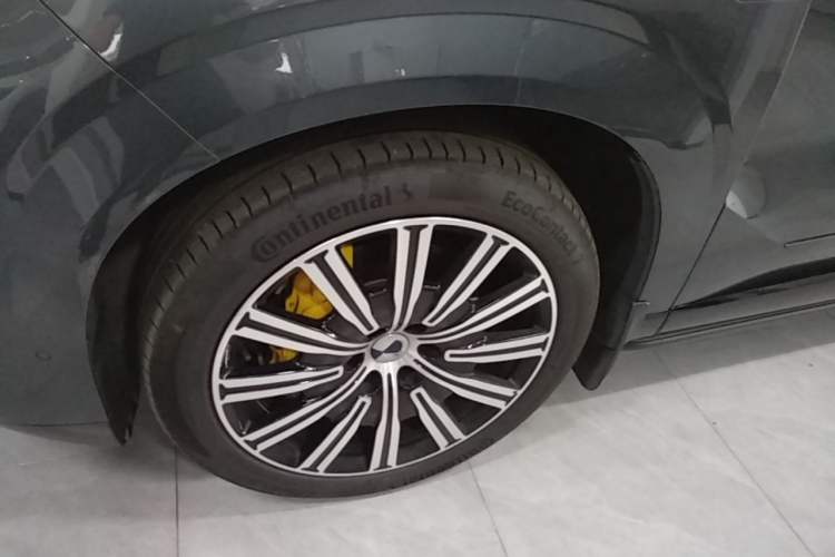 Used Denza N9 2025 Flagship Model Left Front Wheel Hub