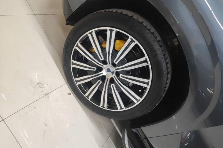 Used Denza N9 2025 Prestige Version Left Front Wheel Hub