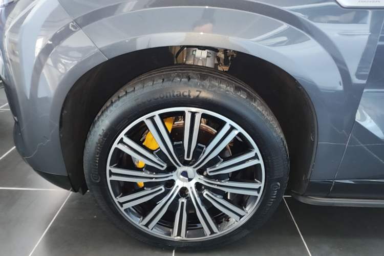 Used Denza N9 2025 Flagship Model Left Front Wheel Hub