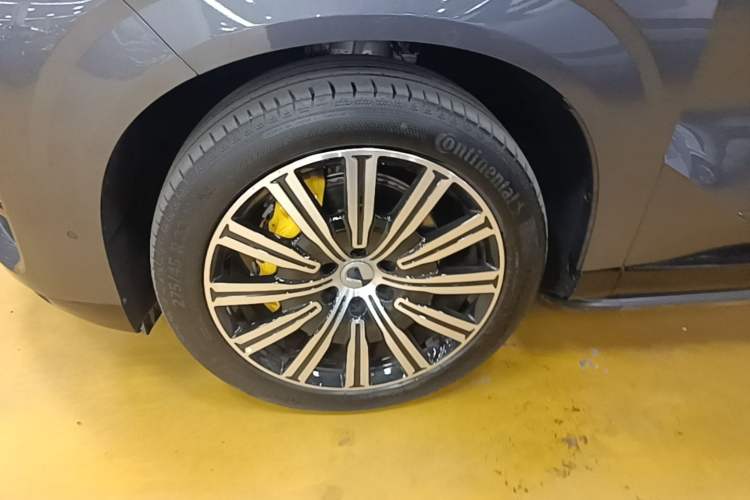 Used Denza N9 2025 Prestige Version Left Front Wheel Hub