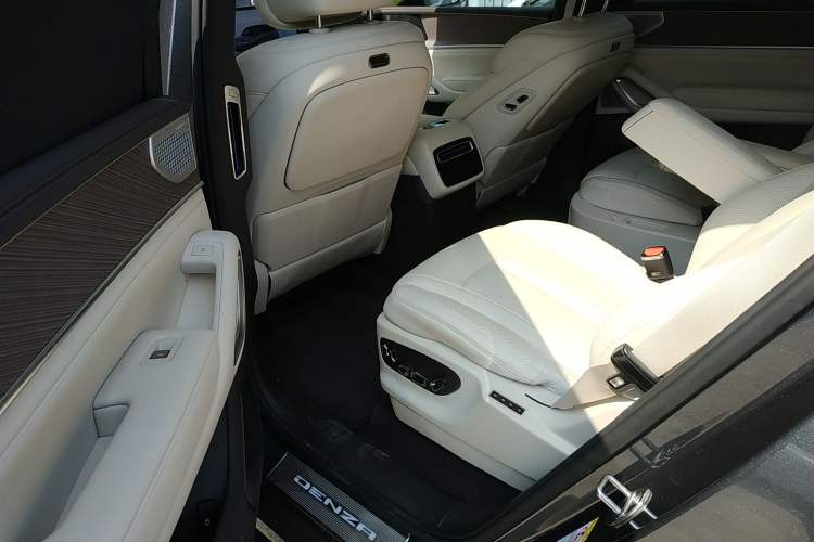 Used Denza N9 2025 Flagship Model Left Rear Seat