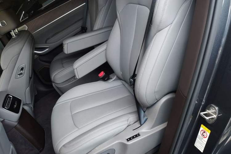Used Denza N9 2025 Flagship Model Left Rear Seat