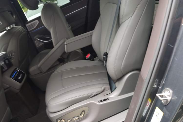 Used Denza N9 2025 Flagship Model Left Rear Seat