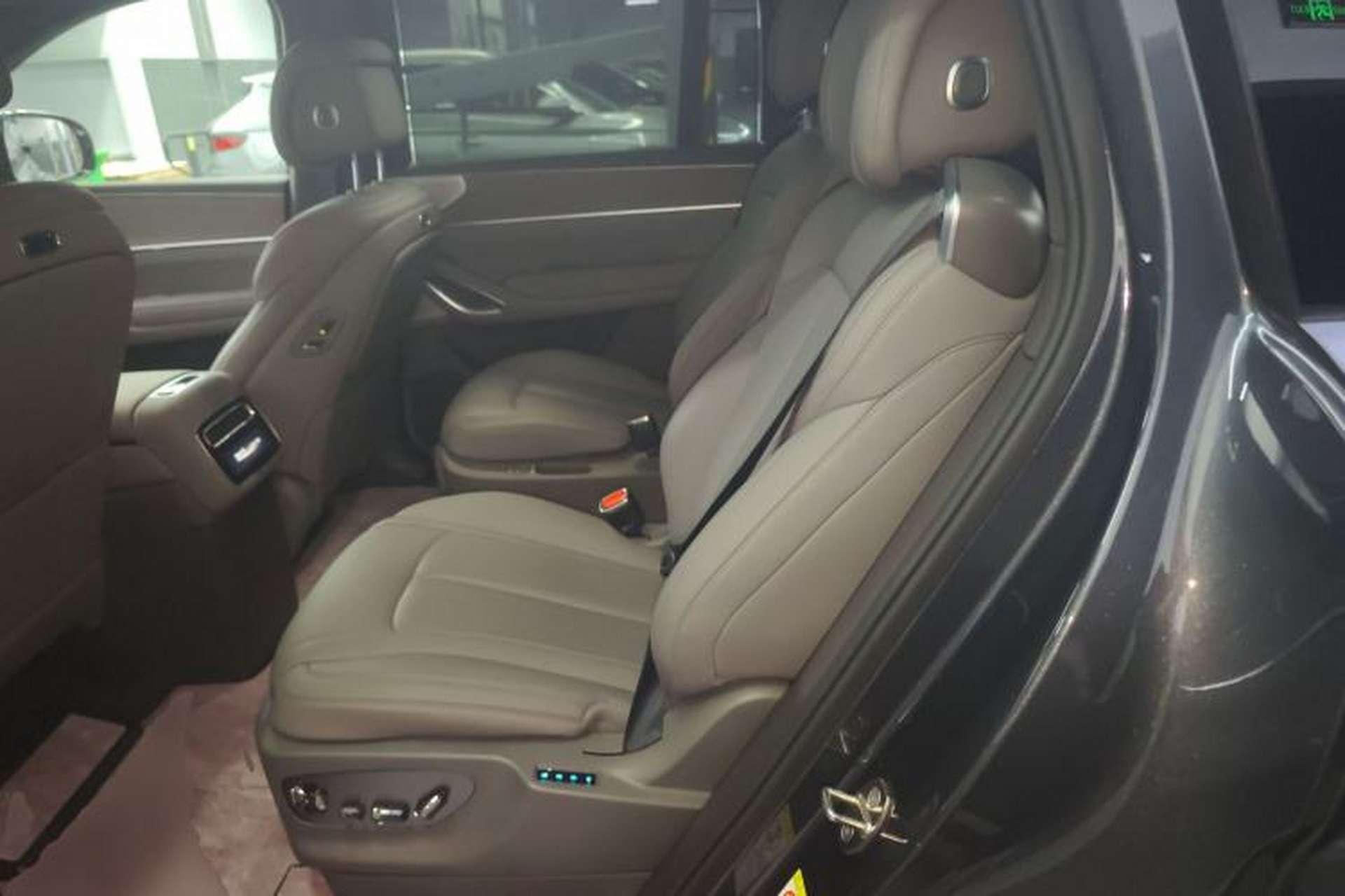 Used Denza N9 2025 Flagship Model Left Rear Seat