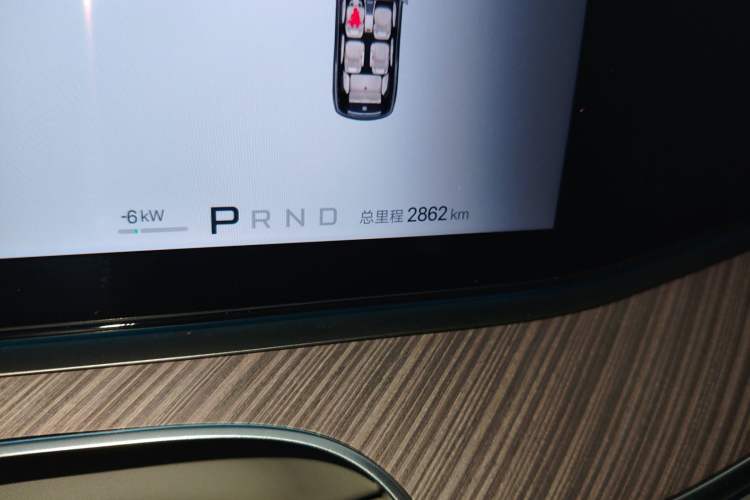 Used Denza N9 2025 Flagship Model Odometer Close Up