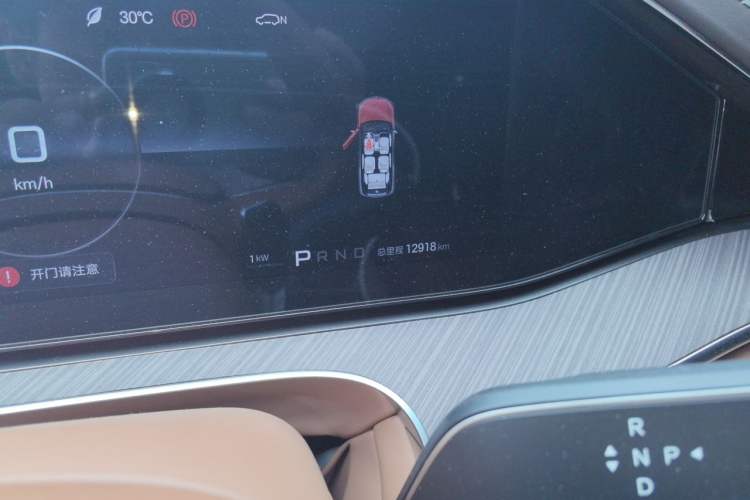Used Denza N9 2025 Flagship Model Odometer Close Up