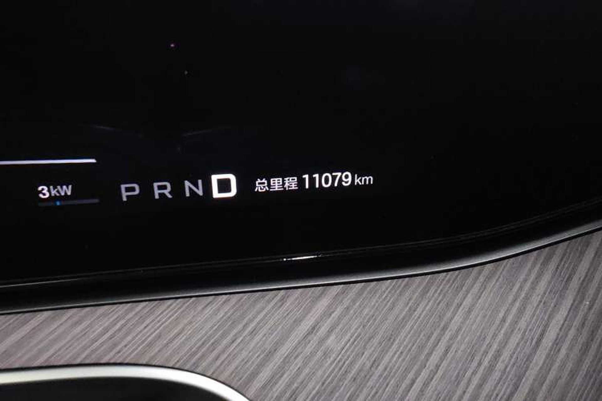 Used Denza N9 2025 Flagship Model Odometer Close Up