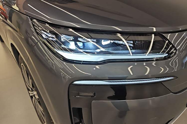Used Denza N9 2025 Flagship Model Right Front Headlight