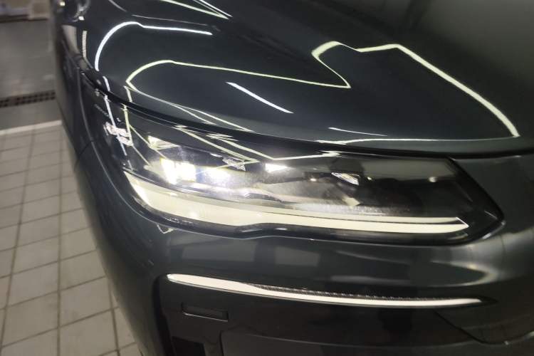 Used Denza N9 2025 Flagship Model Right Front Headlight