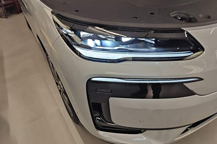 Used Denza N9 2025 Flagship Model Right Front Headlight