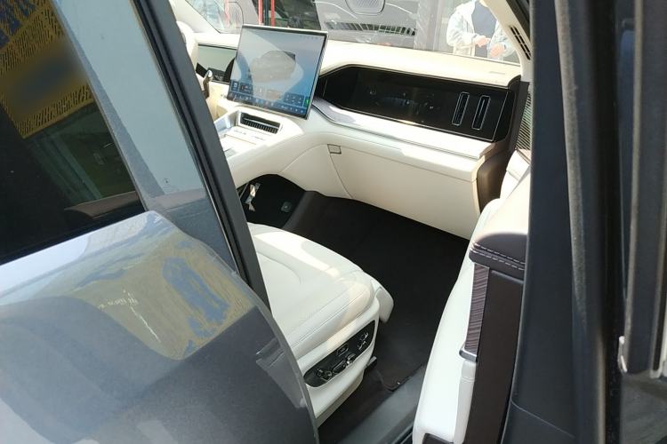 Used Denza N9 2025 Flagship Model Right Front Seat