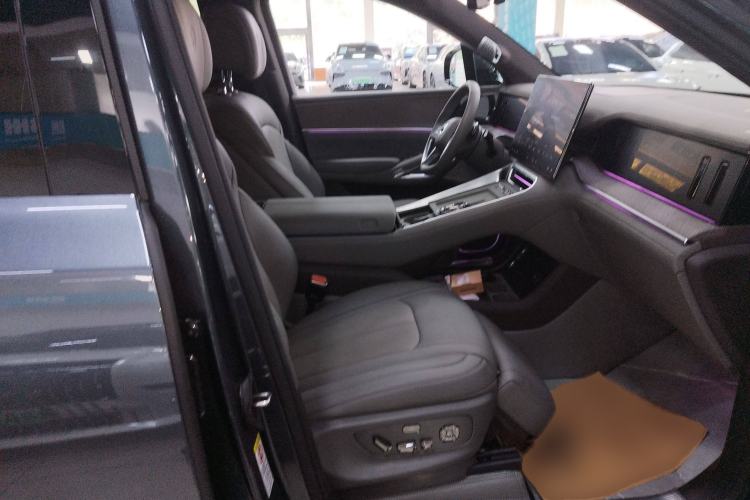 Used Denza N9 2025 Flagship Model Right Front Seat