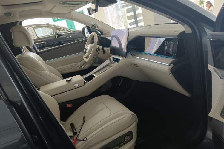Used Denza N9 2025 Prestige Version Right Front Seat