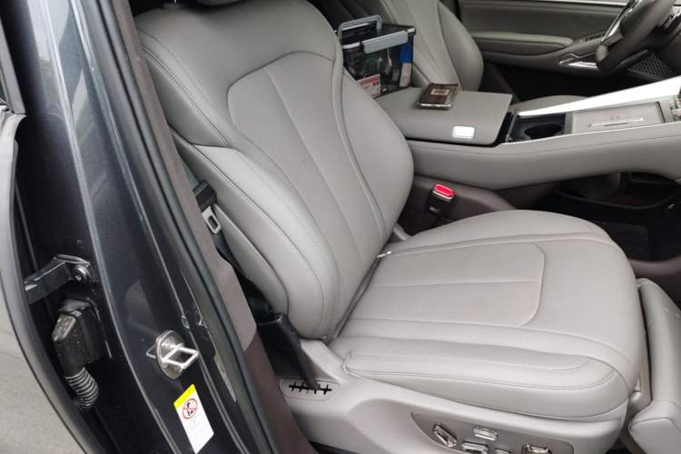 Used Denza N9 2025 Flagship Model Right Front Seat