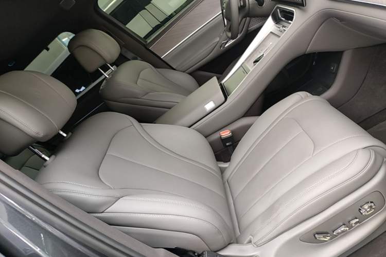 Used Denza N9 2025 Prestige Version Right Front Seat