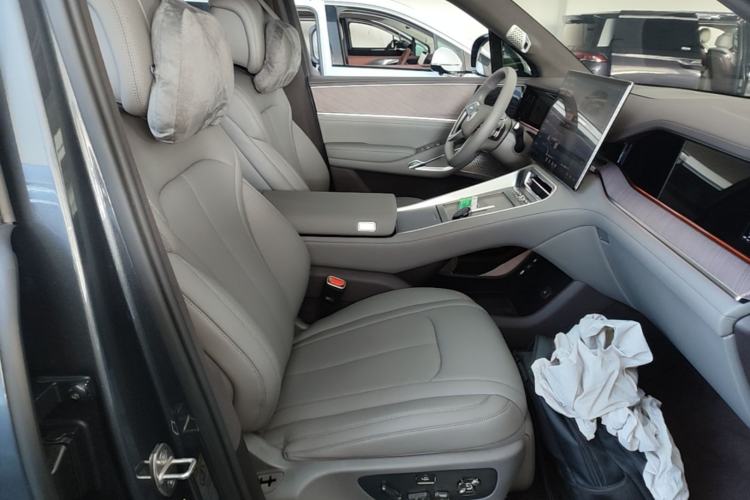 Used Denza N9 2025 Flagship Model Right Front Seat