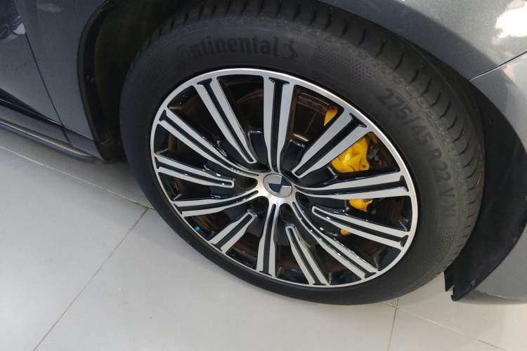 Used Denza N9 2025 Flagship Model Right Front Wheel Hub