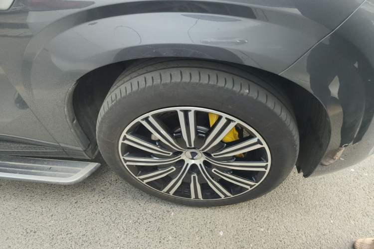 Used Denza N9 2025 Flagship Model Right Front Wheel Hub