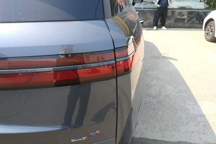 Used Denza N9 2025 Flagship Model Right Rear Taillight