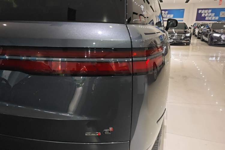 Used Denza N9 2025 Flagship Model Right Rear Taillight