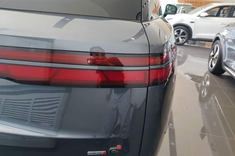Used Denza N9 2025 Flagship Model Right Rear Taillight